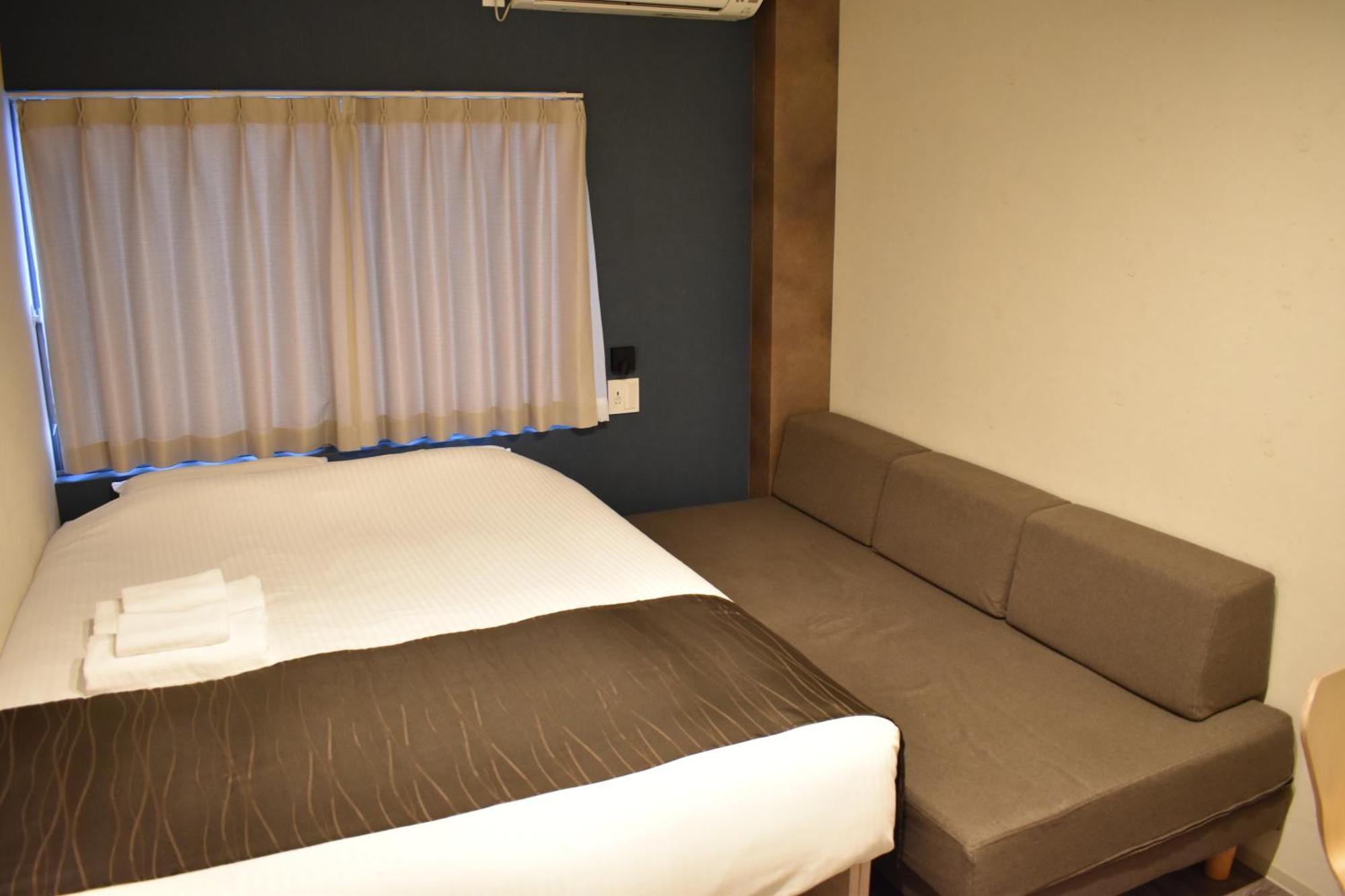 Wisma tamu Shinsaibashi House