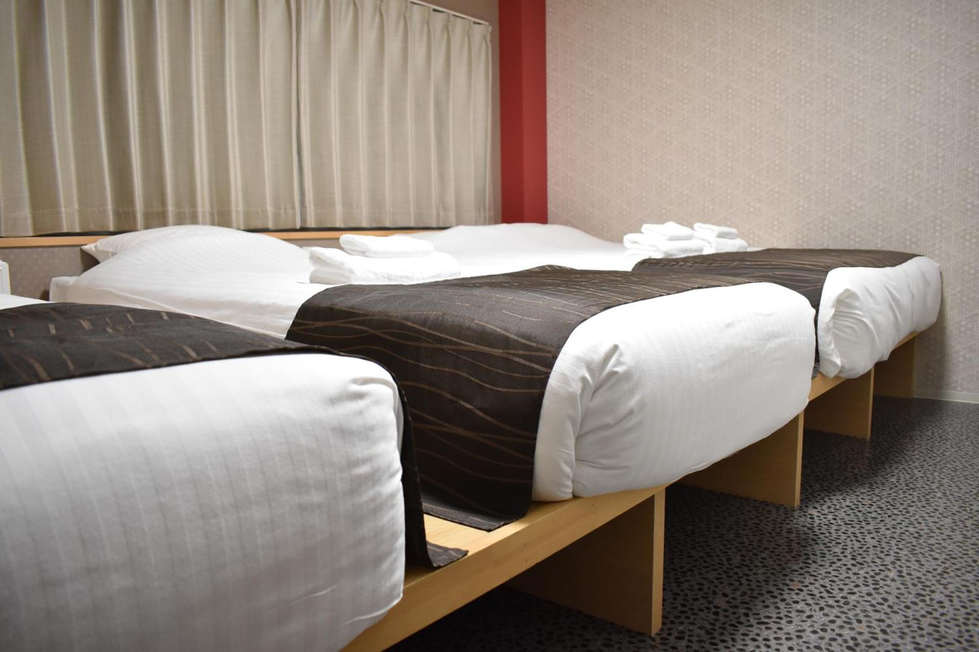 Wisma tamu Shinsaibashi House 3*